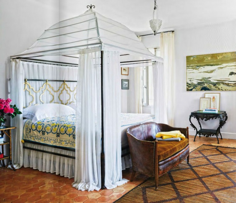 Iron canopy bed - Interiors By Color