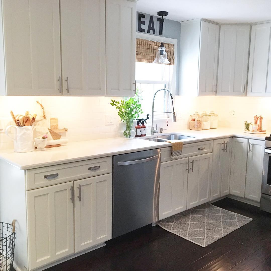 Traditional kitchen cabinets Benjamin Moore Simply White 1 - Interiors ...