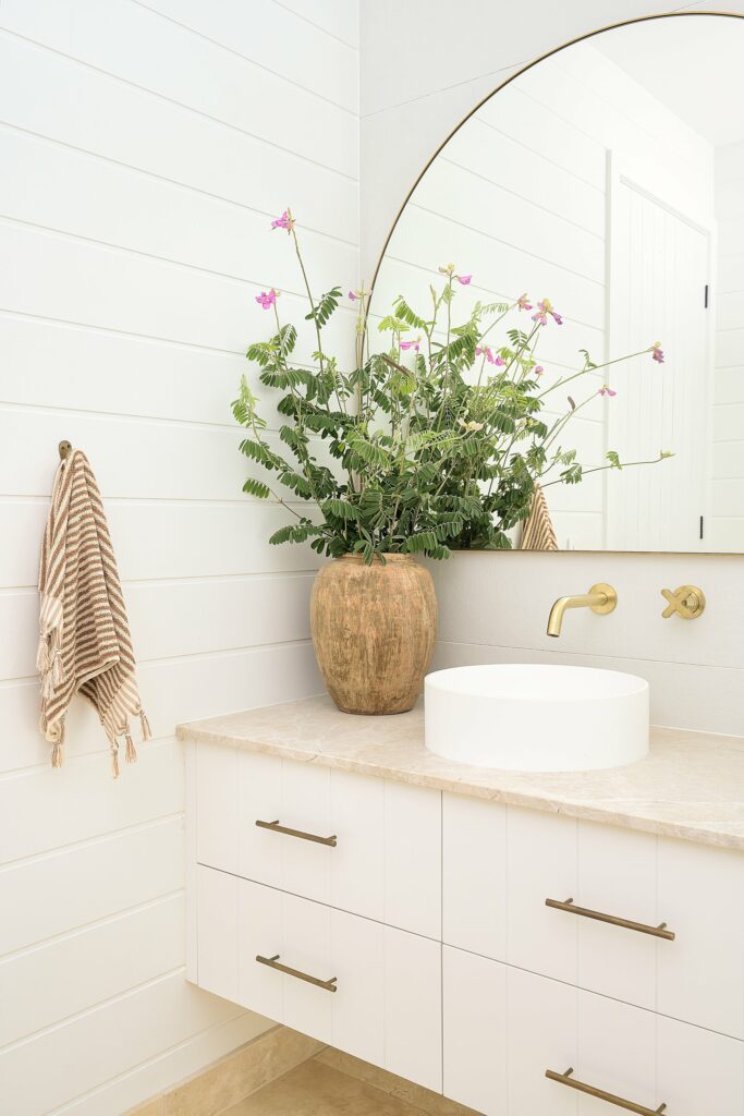 modern farmhouse bathroom